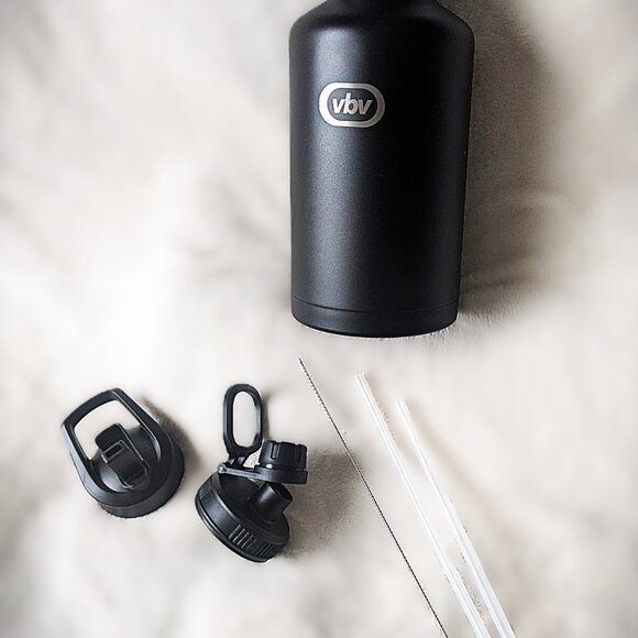 Insulated 64oz Water Bottle NWT - Picture 2 of 9